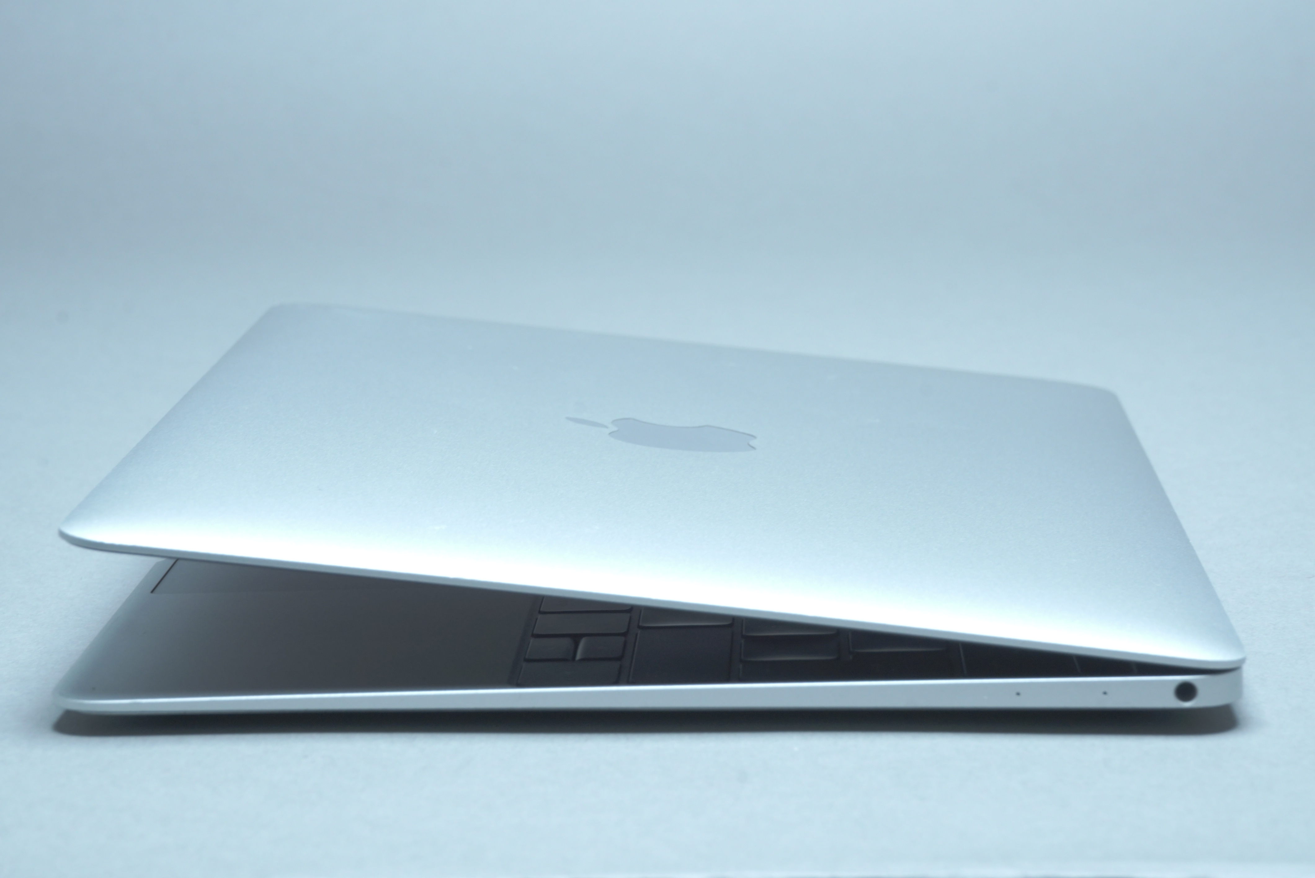Macbook 12"/M 1.1GHZ/8GB RAM/256GB SSD/CZ/BAT
