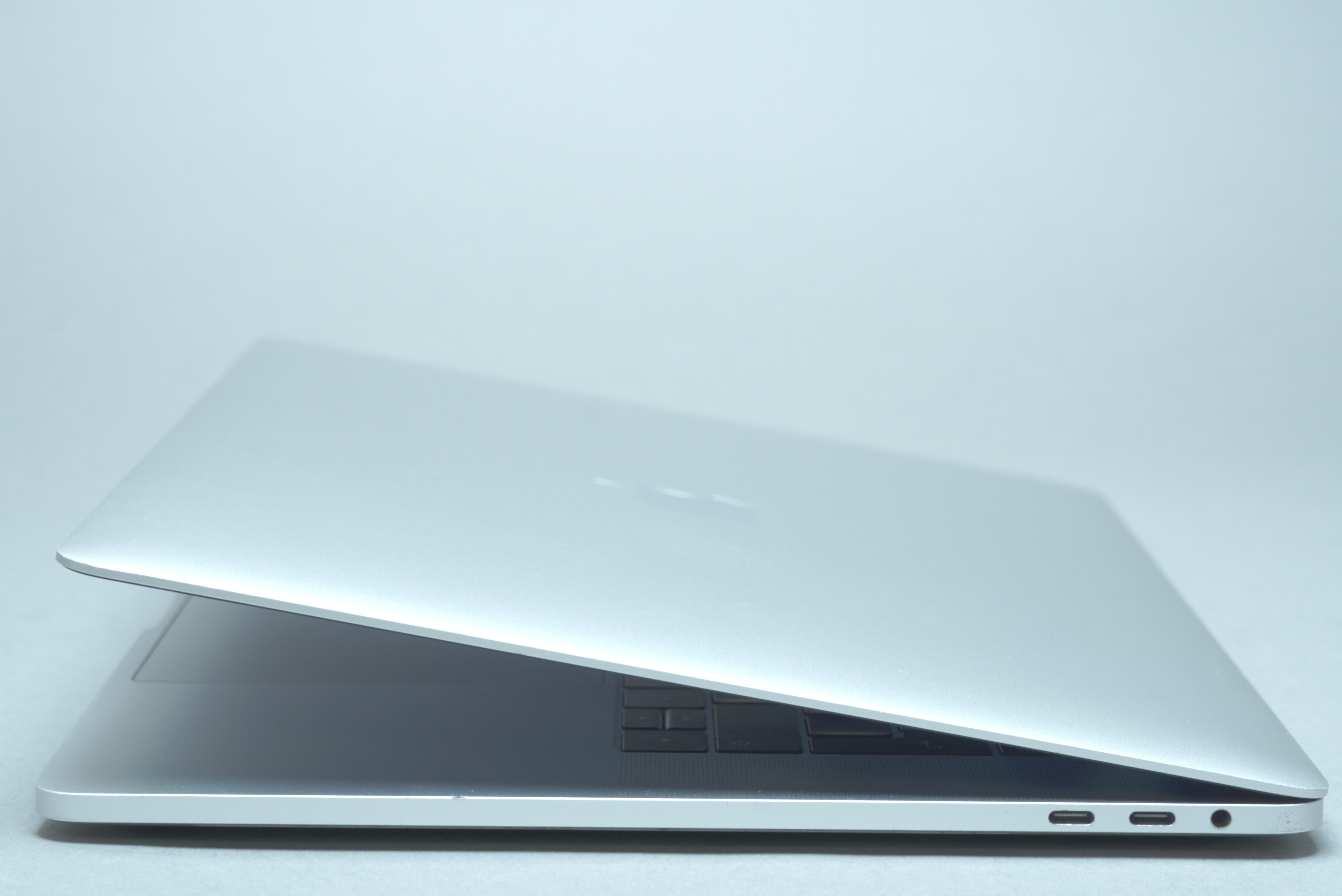Macbook Pro 15.4" TB/I7 2.8GHZ/16GB RAM/256GB SSD/CZ/BAT