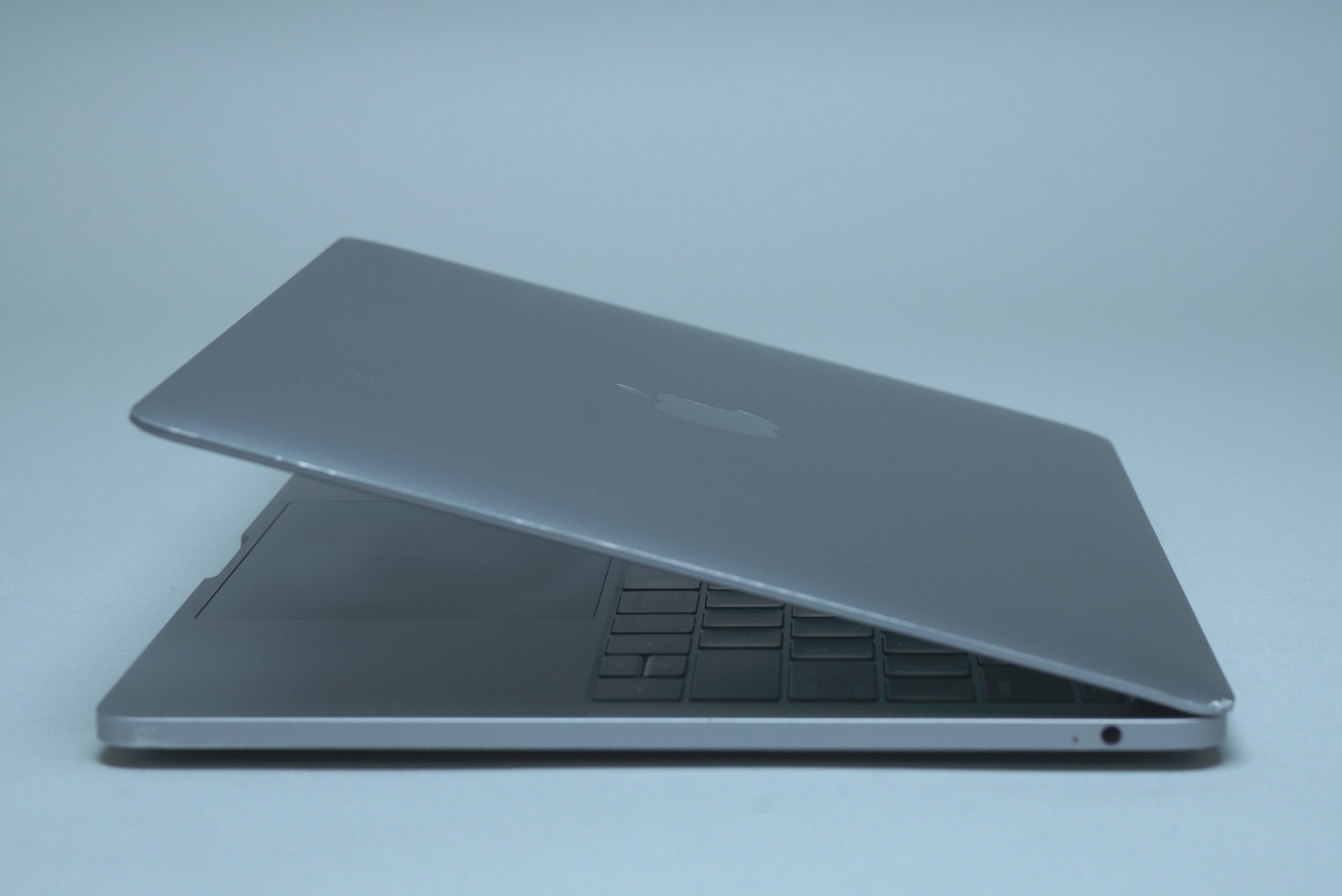 Macbook Pro 13.3"/I5 2.0GHZ/8GB RAM/512GB SSD/CZ/BAT