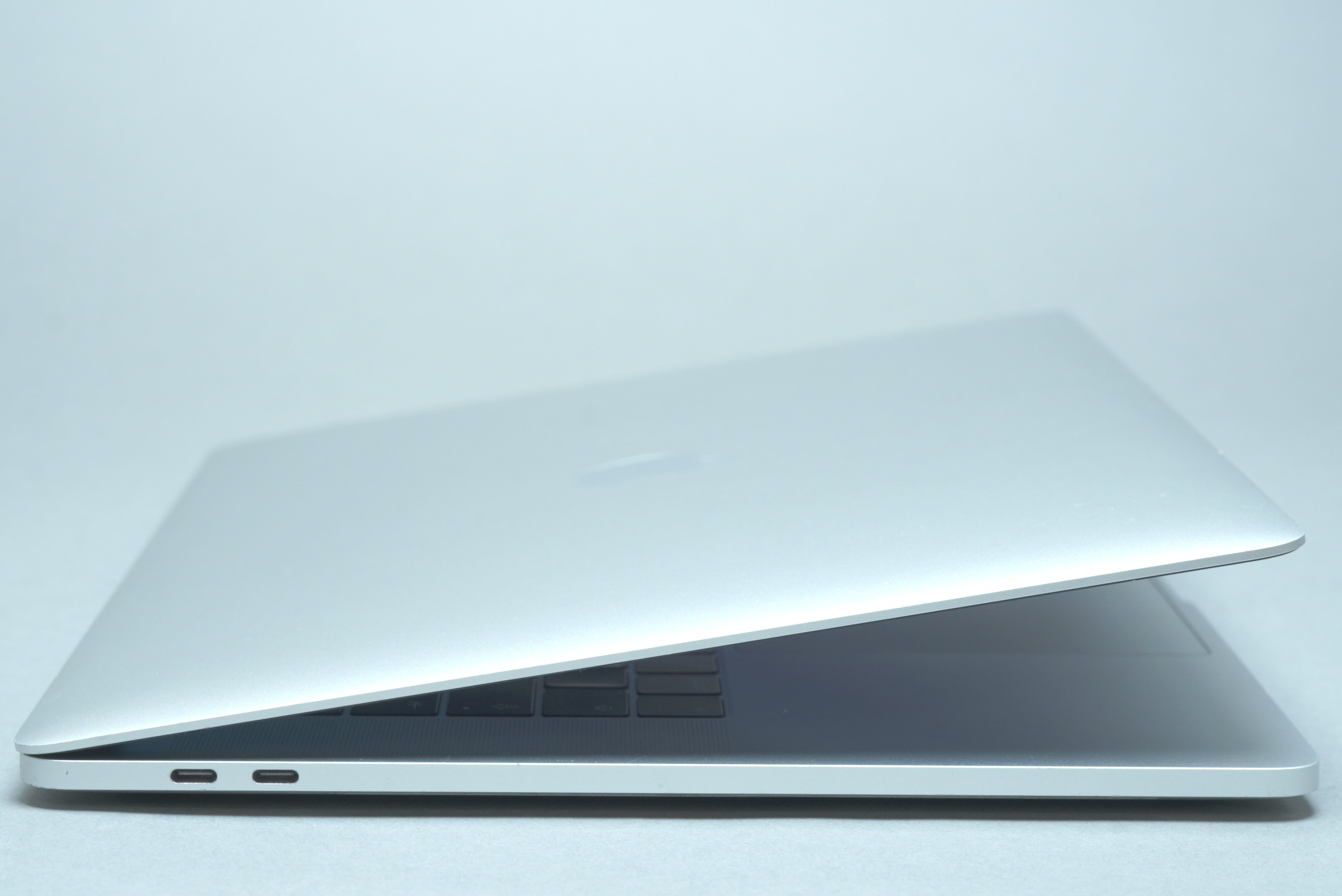 Macbook Pro 15.4" TB/I7 2.8GHZ/16GB RAM/256GB SSD/CZ/BAT