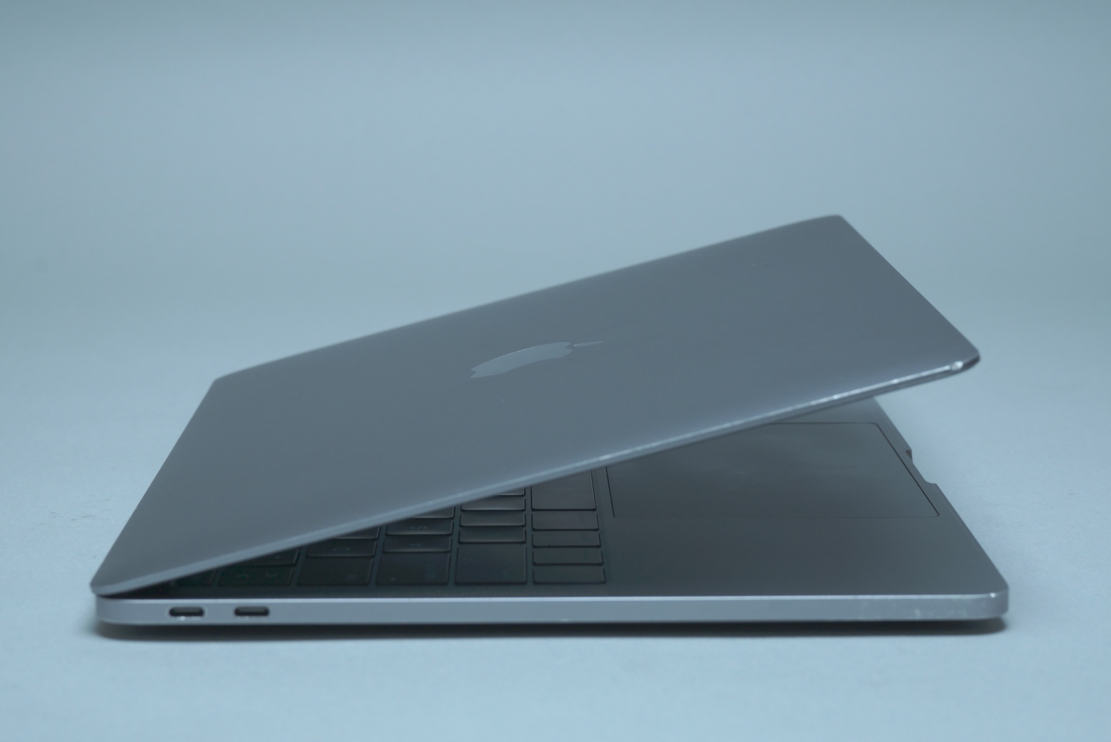 Macbook Pro 13.3"/I5 2.0GHZ/8GB RAM/512GB SSD/CZ/BAT