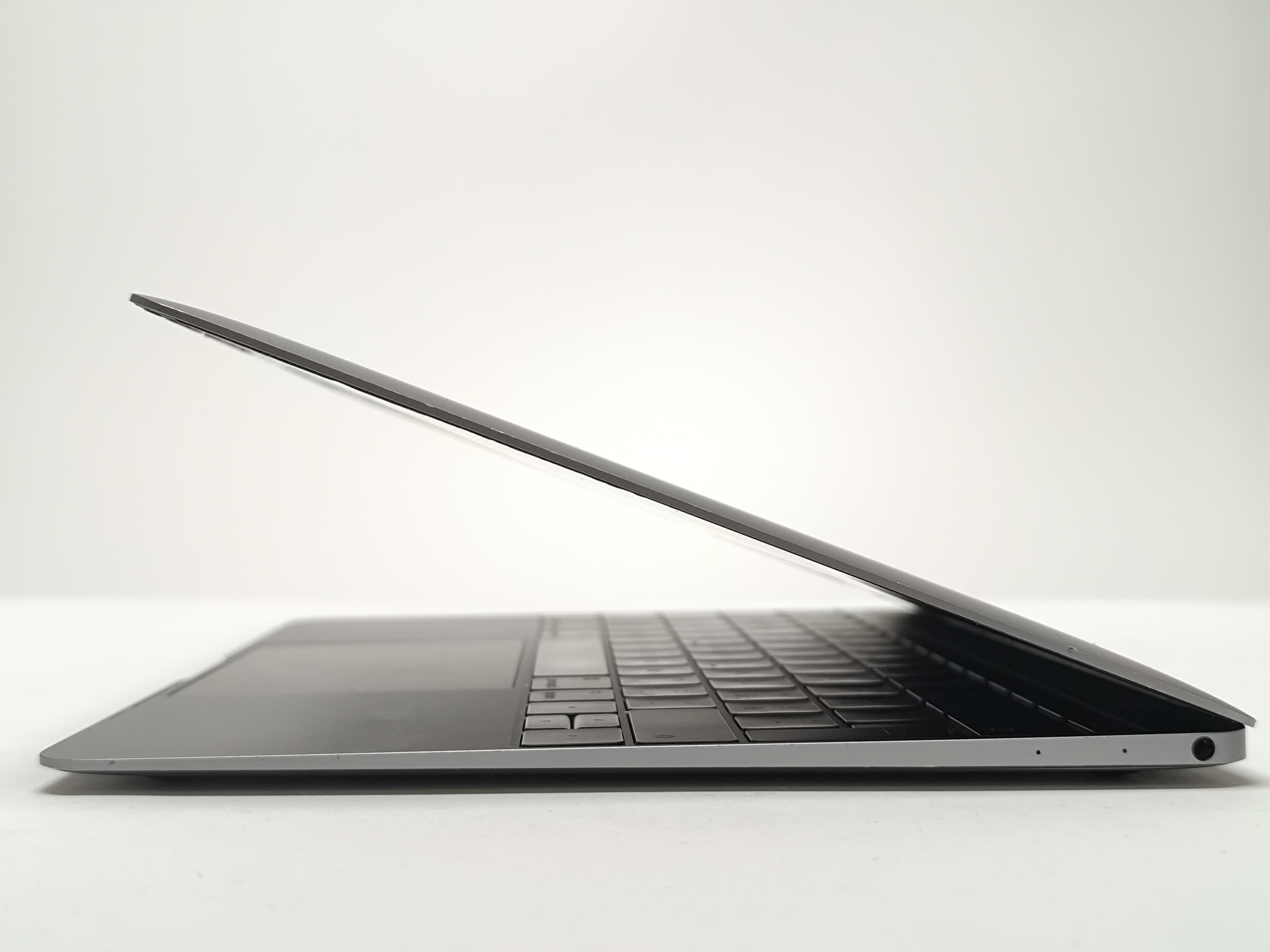 Macbook 12"/M3 1.1GHZ/8GB RAM/256GB SSD/CZ/BAT