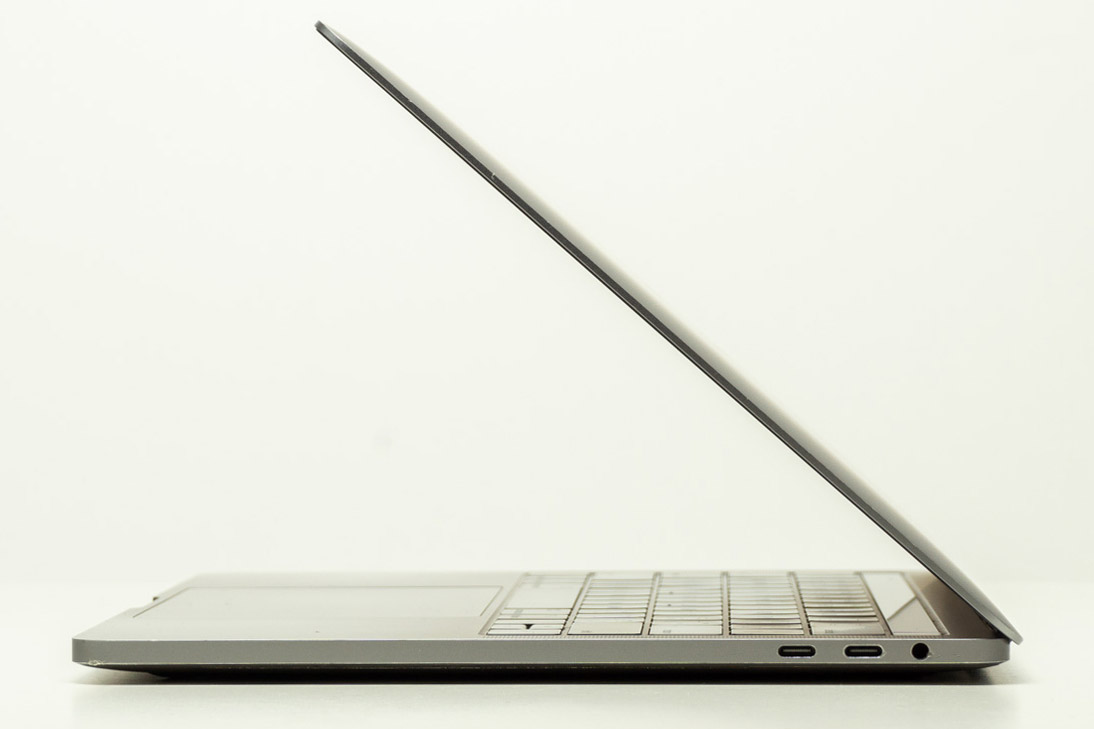 Macbook Pro 13.3" TB/I5 2.4GHZ/16GB RAM/512GB SSD