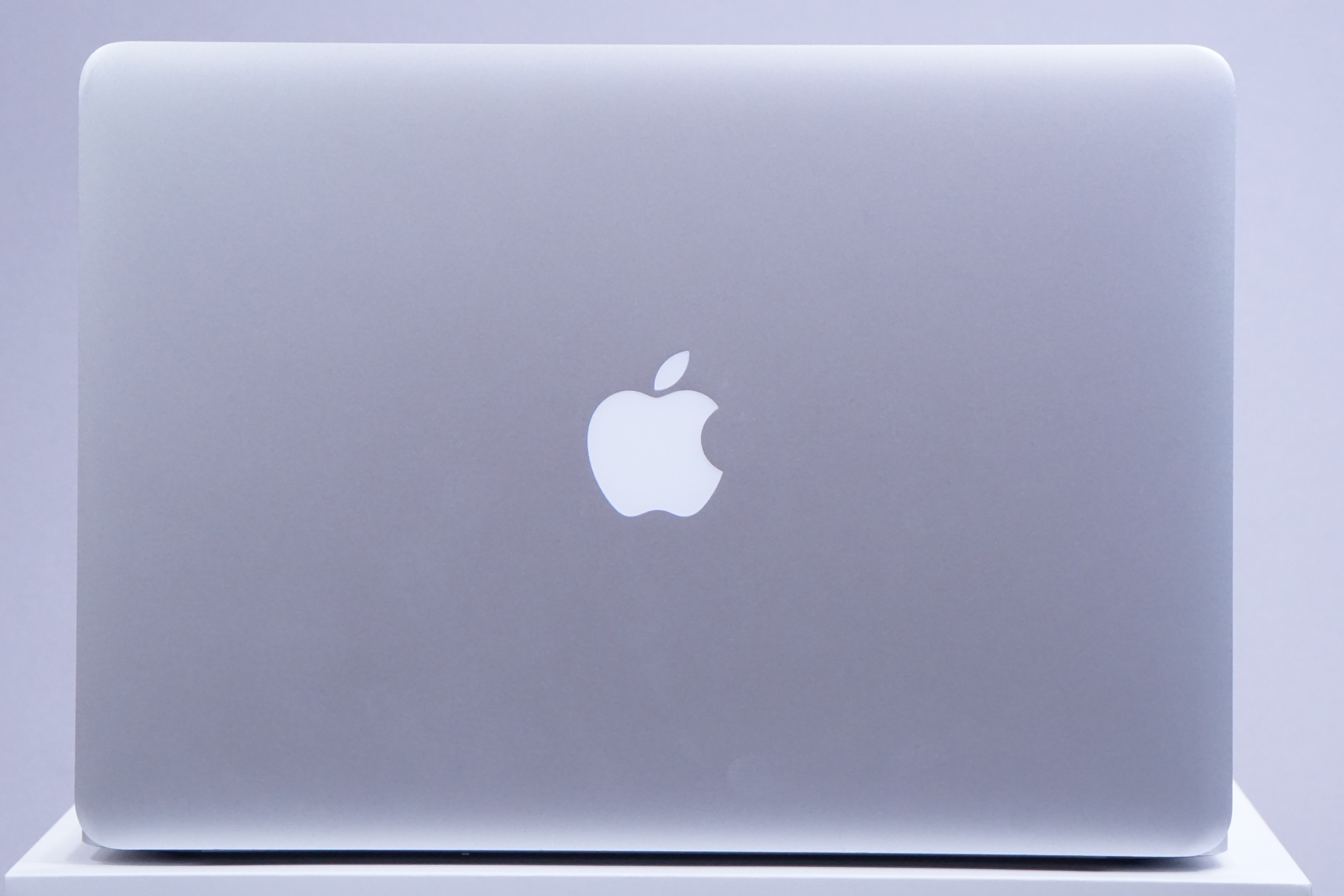 Macbook Air 13.3"/I5 1.8HZ/8GB RAM/256GB SSD