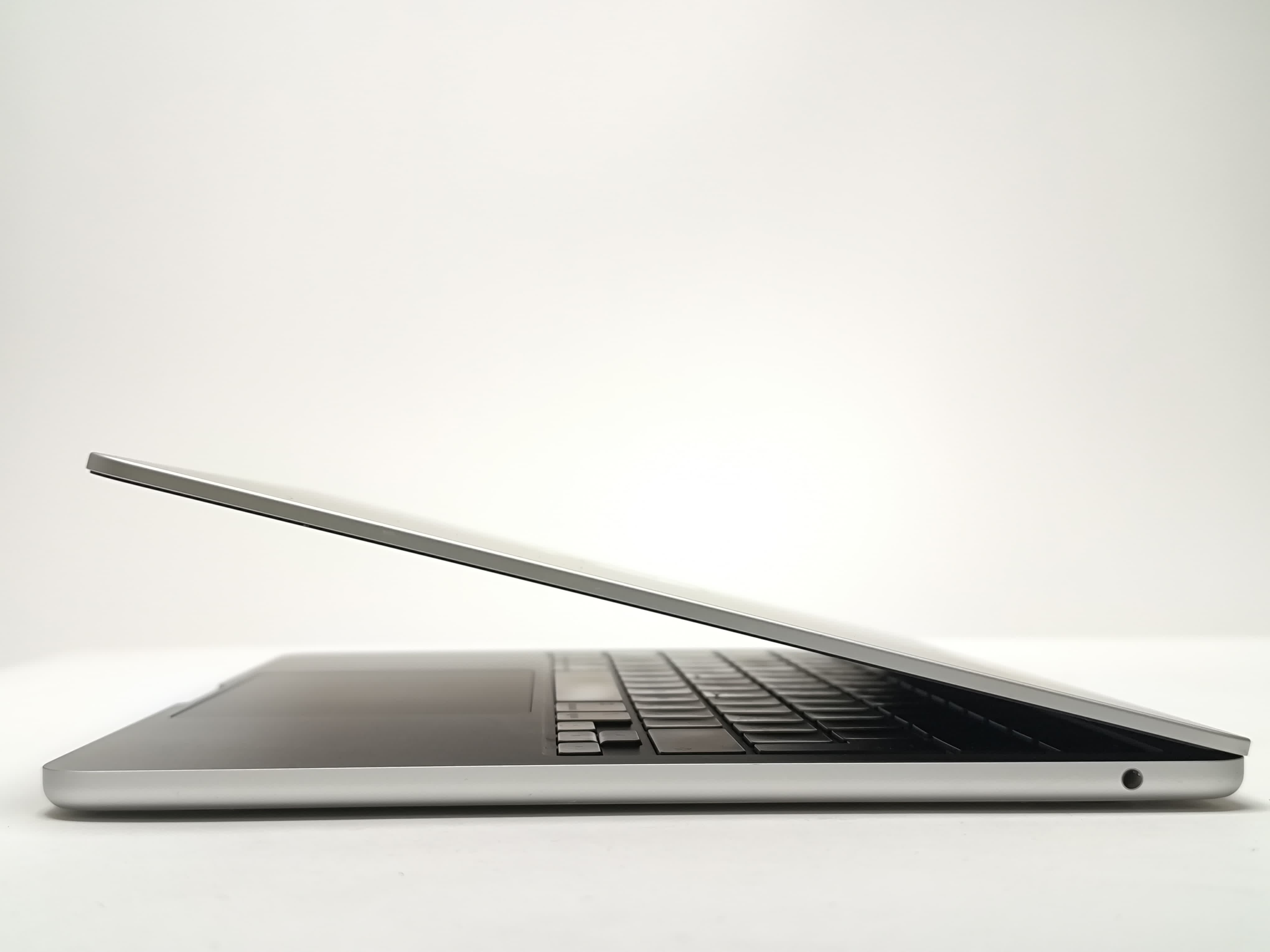 Macbook Air 13.6"/M2/8GB RAM/256GB SSD/CZ/TOP