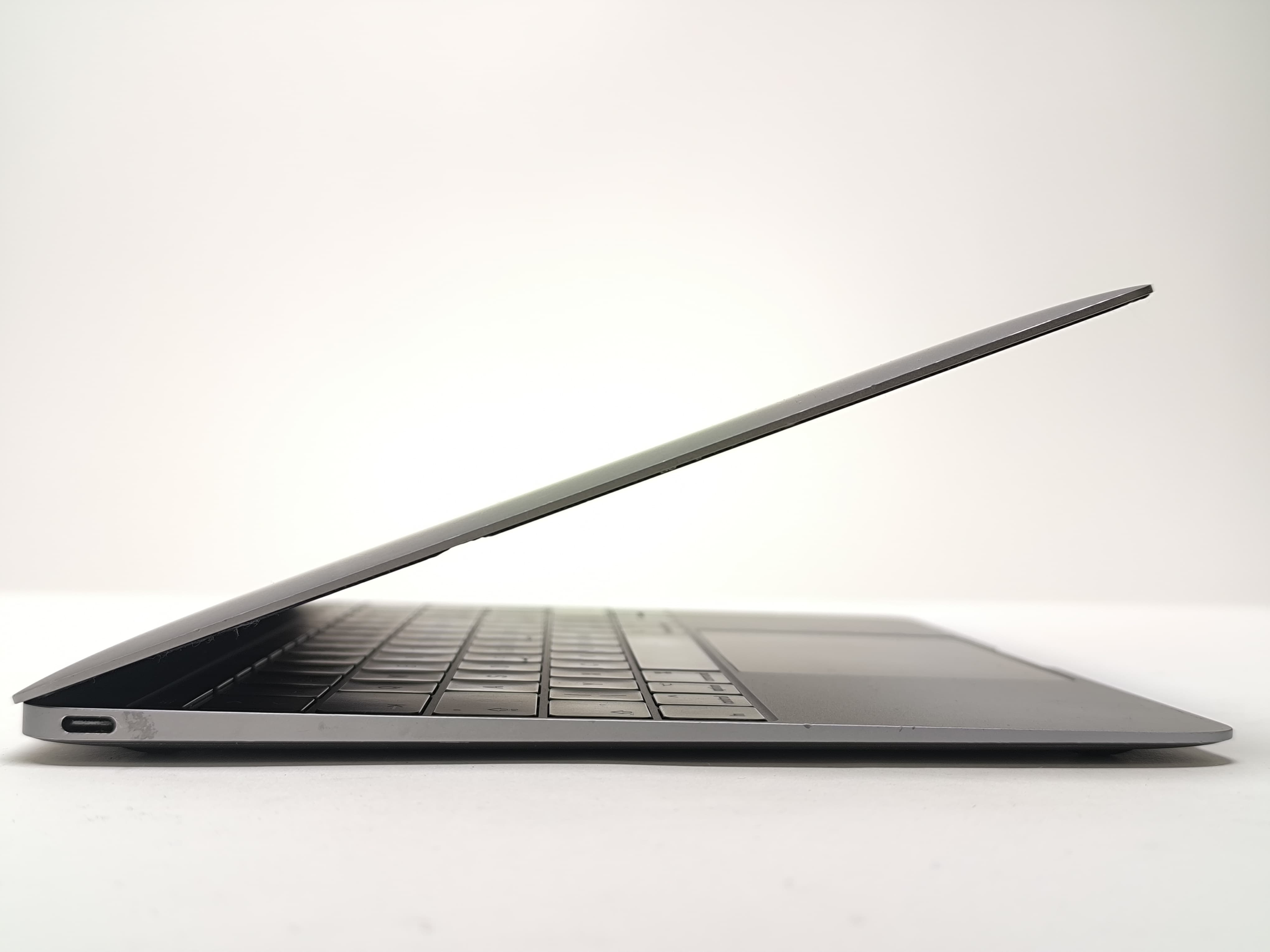 Macbook 12"/M3 1.1GHZ/8GB RAM/256GB SSD/CZ/BAT