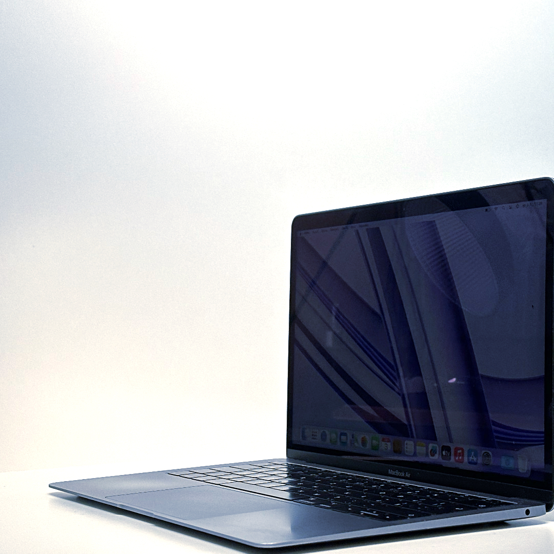 Macbook Air 13.3"/I5 1.6GHZ/8GB RAM/128GB SSD Vesmírně šedá/CZ